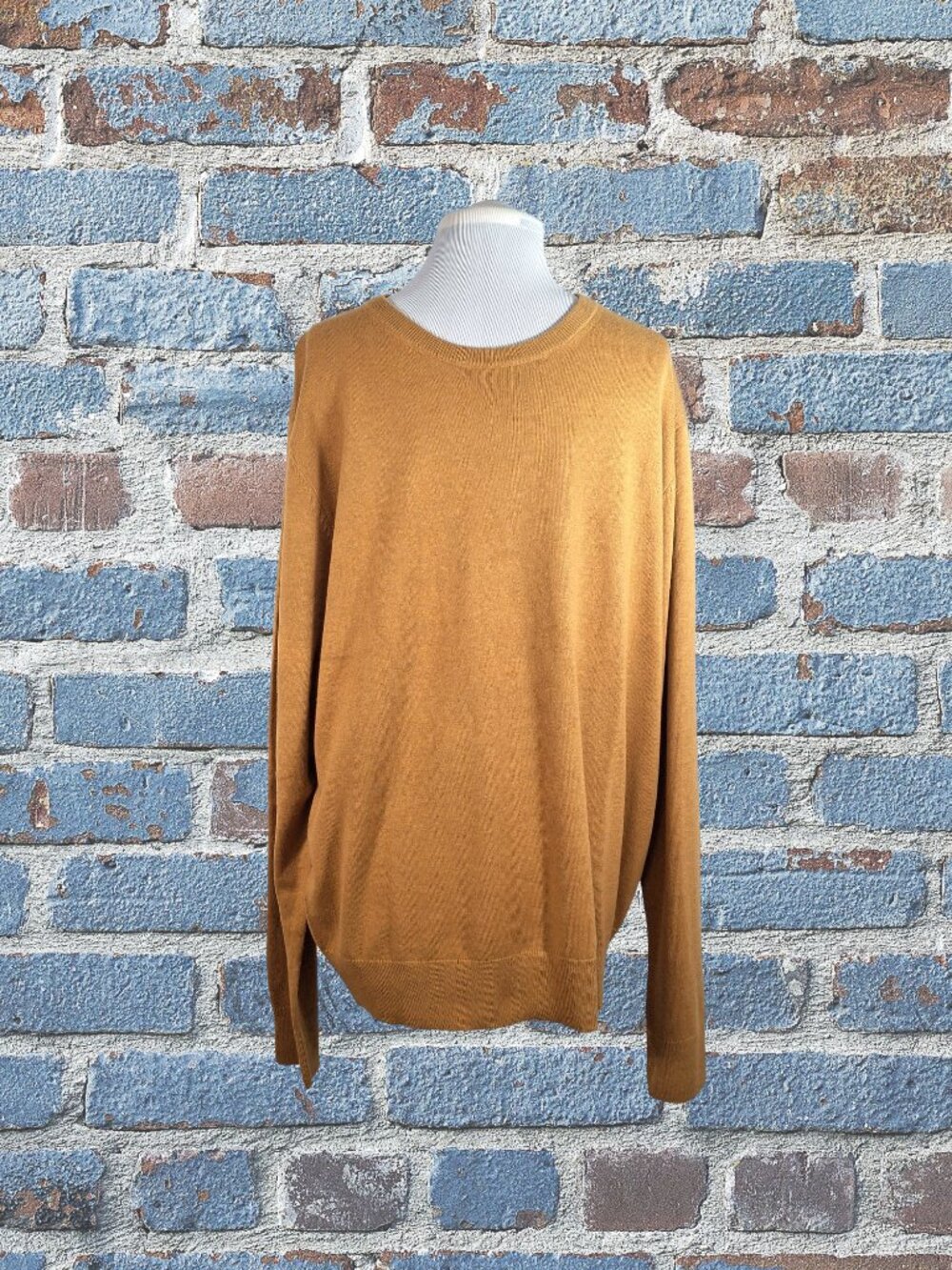 St John's Bay Men'sSuper Soft Size Large Camel Colored Lightweight Sweater